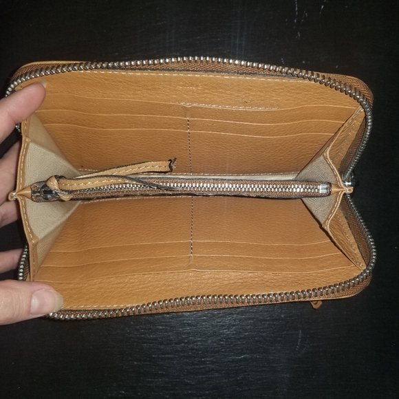 ❗Chloe Paddington Zippy Wallet❗ - Picture 5 of 12